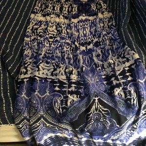 Express skirt with high slits on both sides